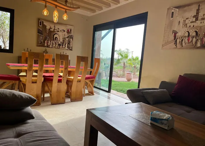 Appartement Elegant Avec Vue Sur Piscine Jardin Verdoyant Et Wifi Ultra Rapide
