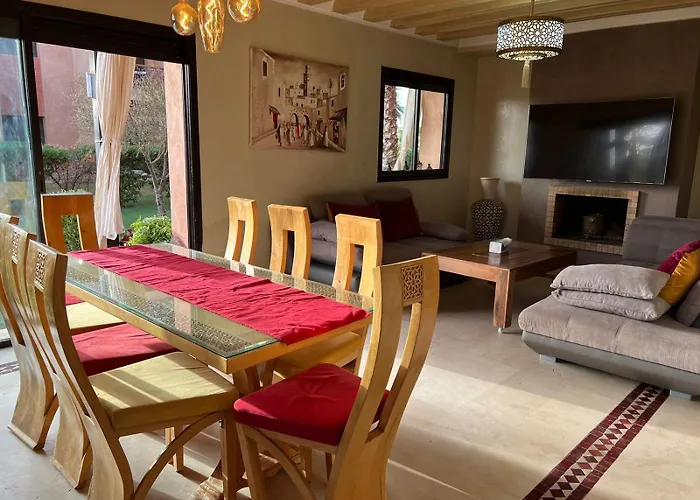 Appartement Elegant Avec Vue Sur Piscine Jardin Verdoyant Et Wifi Ultra Rapide